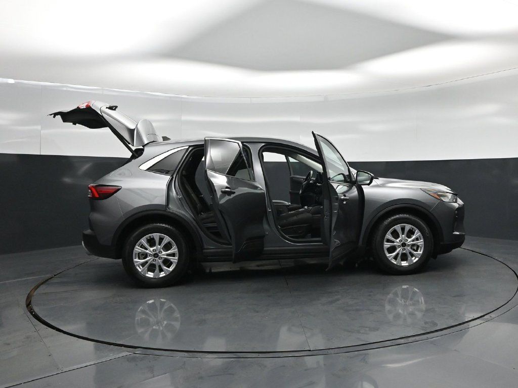 Certified 2023 Ford Escape Active w/ Tech Pack #2 FWD image 5