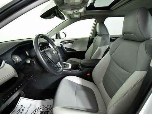 Used 2023 Toyota RAV4 Limited image 5
