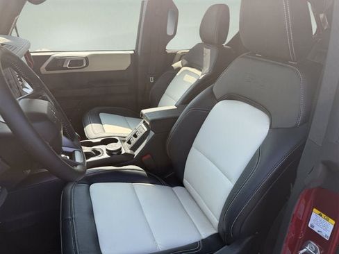 New 2026 Ford Bronco Outer Banks w/ Sasquatch Package AWD/4WD image 10