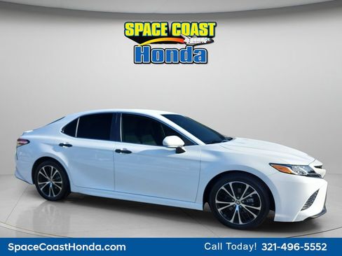 Used 2020 Toyota Camry SE w/ Convenience Package FWD image 12
