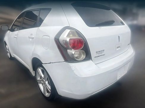 Used 2009 Pontiac Vibe w/ Preferred Package FWD image 3