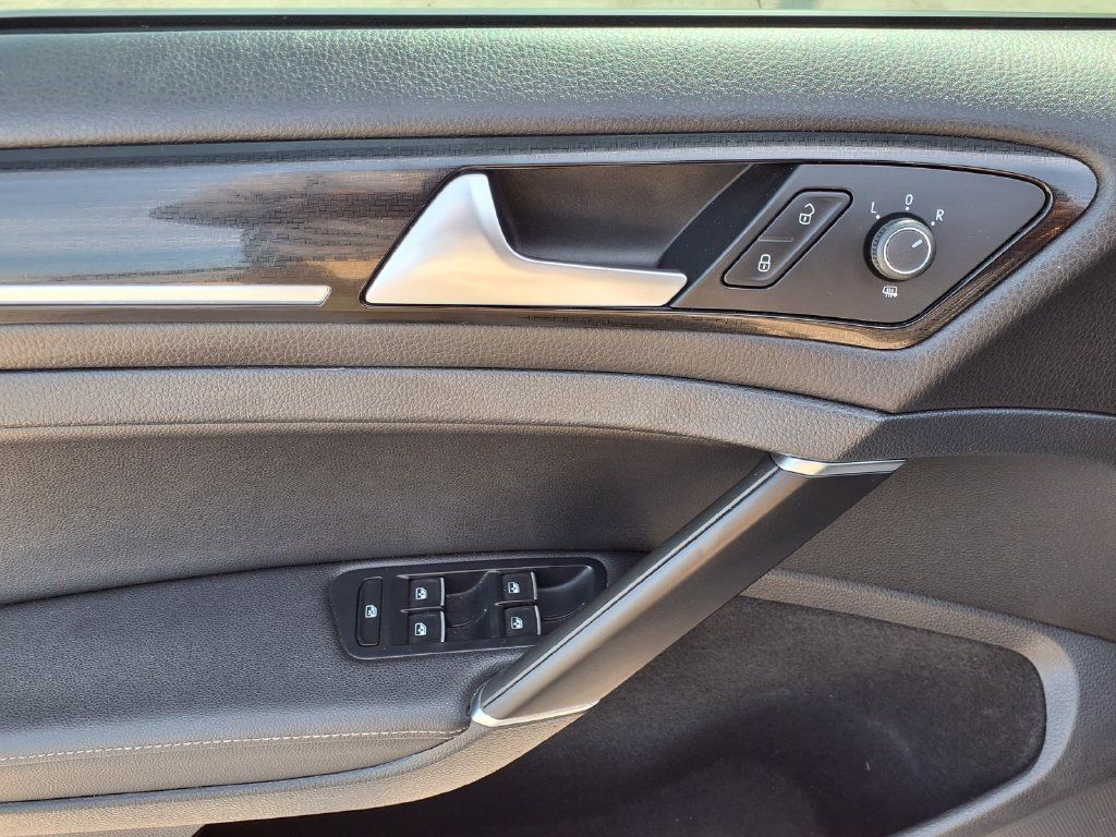 Used 2019 Volkswagen Golf R 4-Door AWD/4WD image 22