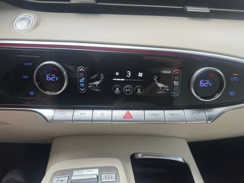Used 2023 Genesis Electrified GV70 AWD/4WD image 17