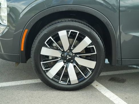 Used 2025 Mitsubishi Outlander SE FWD image 11