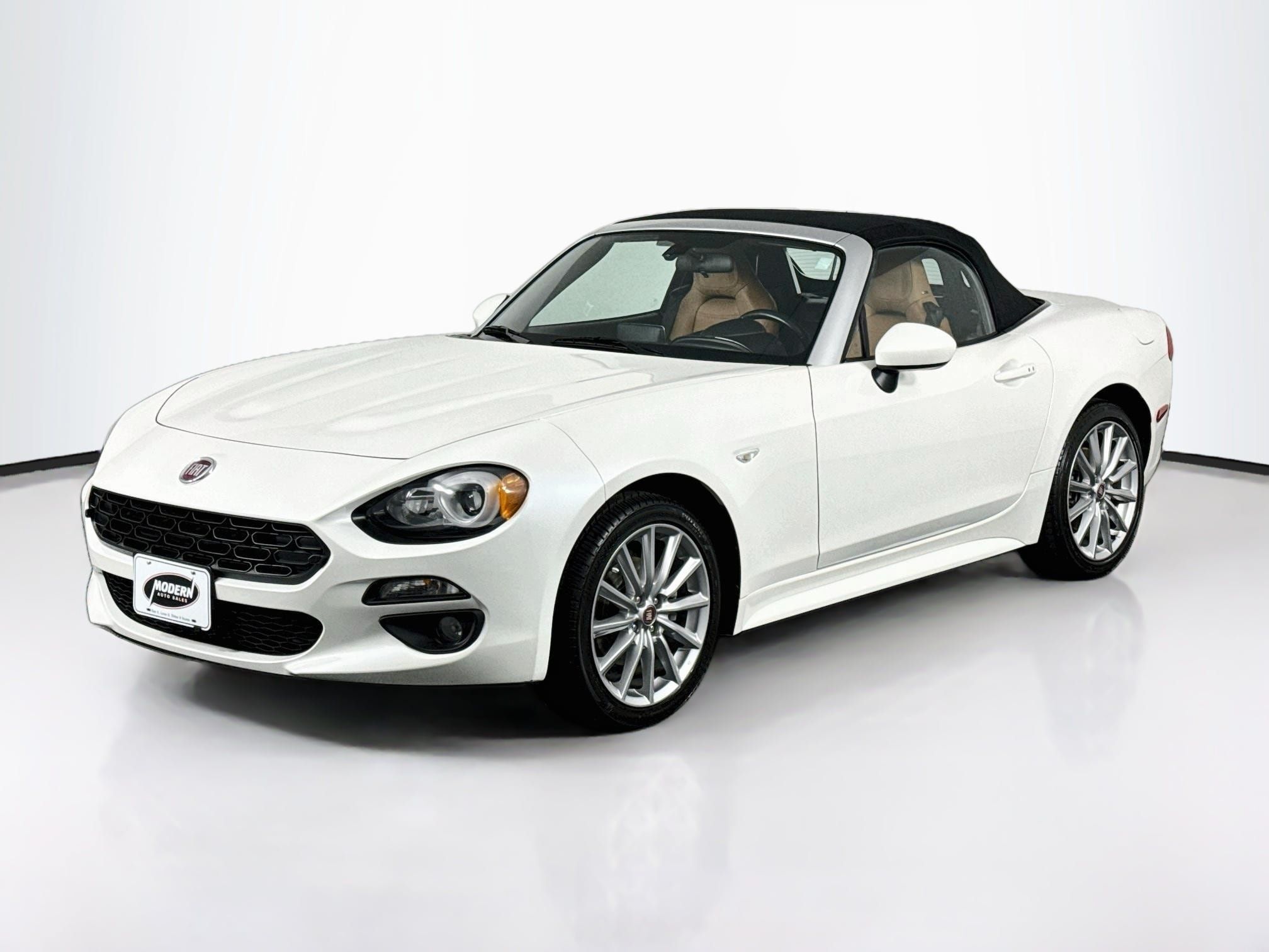 Used 2018 FIAT 124 Spider Lusso w/ Navigation & Sound Group RWD image 10