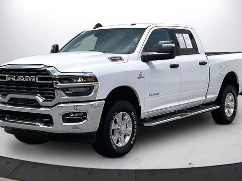 Used 2025 RAM 2500 Big Horn AWD/4WD image 4