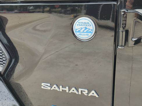 Used 2023 Jeep Wrangler Unlimited Sahara w/ Cold Weather Group AWD/4WD image 7