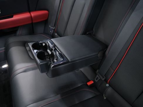 Used 2025 Rolls-Royce Cullinan image 25