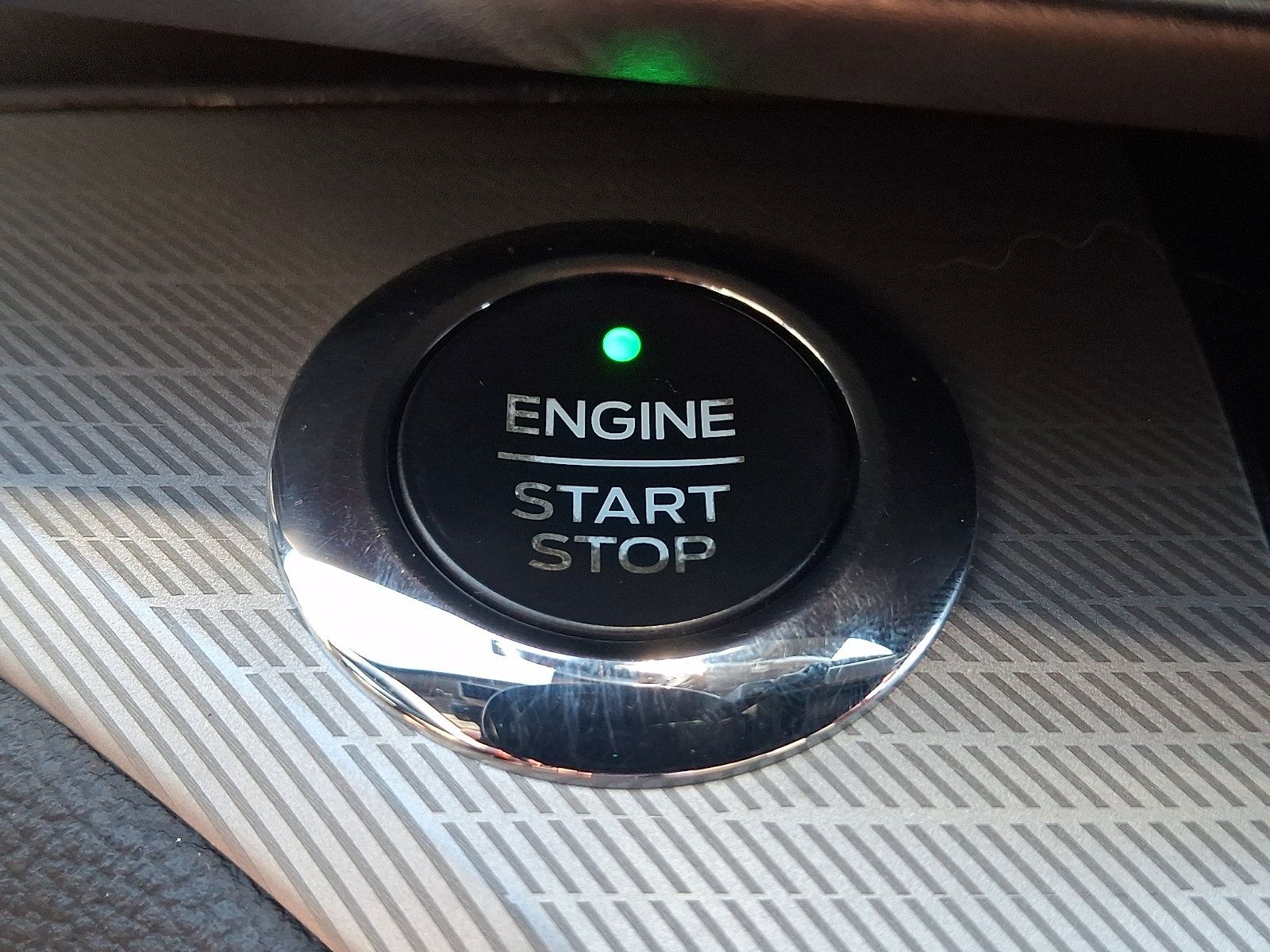 Used 2020 Ford Explorer XLT w/ Equipment Group 202A AWD/4WD image 26