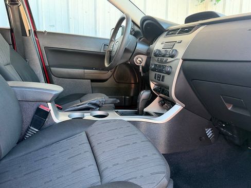 Used 2009 Ford Focus SE FWD image 13
