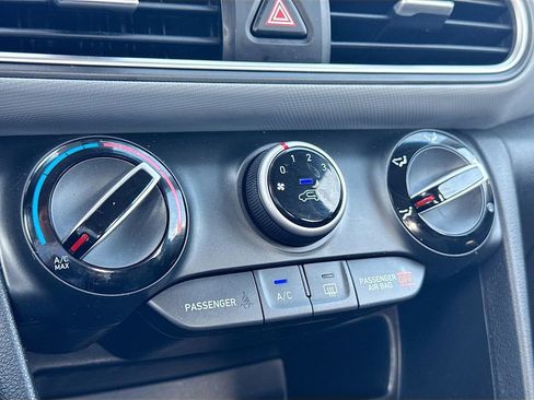 Used 2018 Hyundai Kona SE image 15