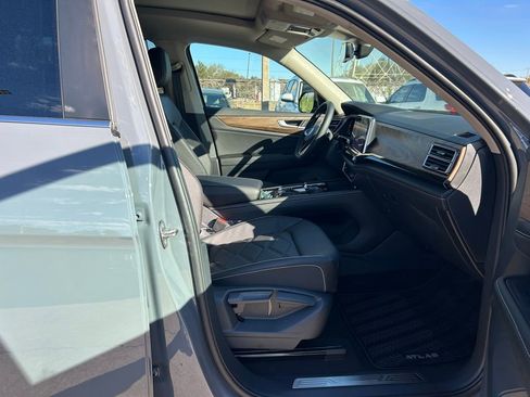 New 2026 Volkswagen Atlas SE image 40