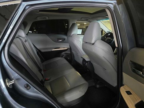 Used 2024 Toyota Venza Limited image 15