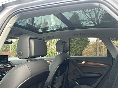 Used 2023 Audi Q5 2.0T Premium w/ Convenience Package image 19