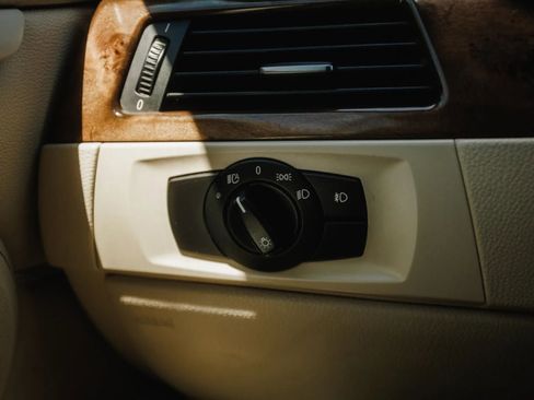 Used 2008 BMW 335i Convertible image 15