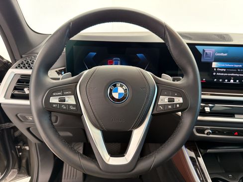 Used 2025 BMW X5 xDrive50e AWD/4WD image 11