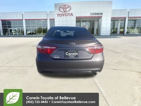 Used 2016 Toyota Camry SE image 4