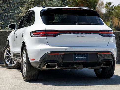 Certified 2026 Porsche Macan AWD/4WD image 3