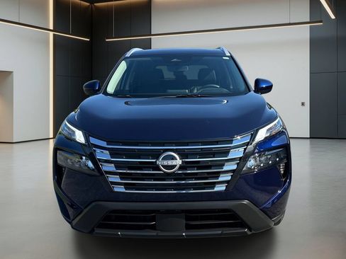Used 2025 Nissan Rogue SV w/ SV Premium Package FWD image 9