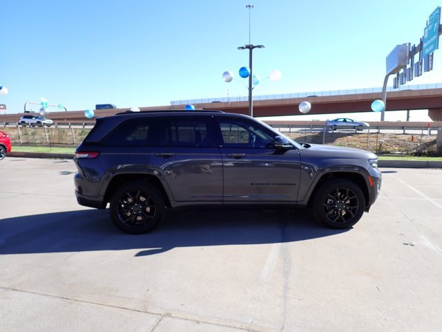 Used 2023 Jeep Grand Cherokee 30th Anniversary AWD/4WD image 5