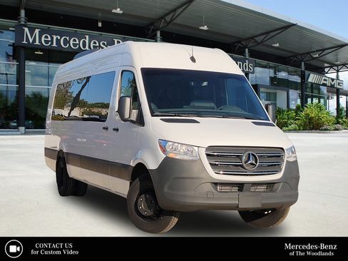 Used 2024 Mercedes-Benz Sprinter 3500 image 2