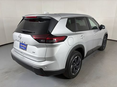 Used 2024 Nissan Rogue SV FWD image 8