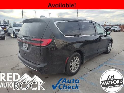Used 2024 Chrysler Pacifica Touring-L image 6
