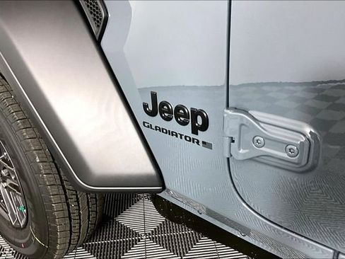 New 2026 Jeep Gladiator Sport AWD/4WD image 9
