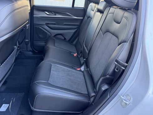 New 2026 Jeep Grand Cherokee Altitude image 31