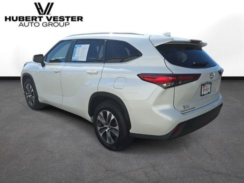 Used 2023 Toyota Highlander XLE FWD image 8