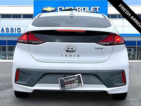 Used 2020 Hyundai Ioniq SE FWD image 4