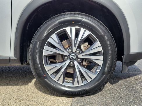 Used 2023 Nissan Rogue SV image 5