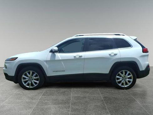 Used 2015 Jeep Cherokee Limited w/ Luxury Group AWD/4WD image 2