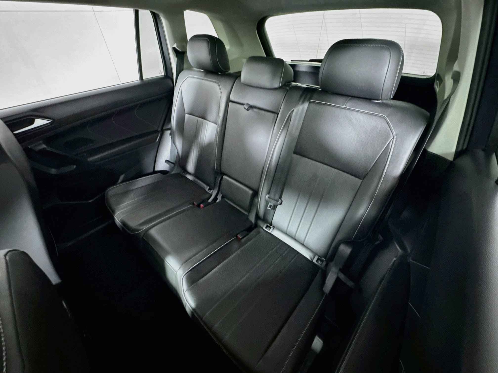 Used 2023 Volkswagen Tiguan SE w/ Panoramic Sunroof Package AWD/4WD image 23