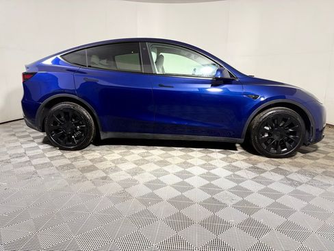 Used 2023 Tesla Model Y AWD image 8