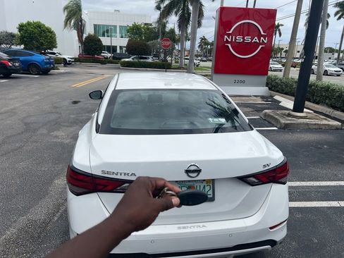 Certified 2021 Nissan Sentra SV FWD image 4