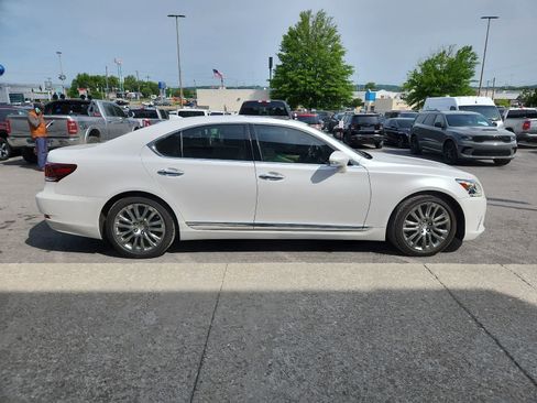 Used 2016 Lexus LS 460 w/ Comfort Package RWD image 6