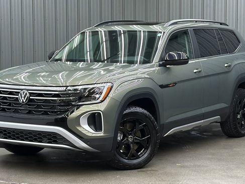 Used 2025 Volkswagen Atlas Peak Edition SE AWD/4WD image 1