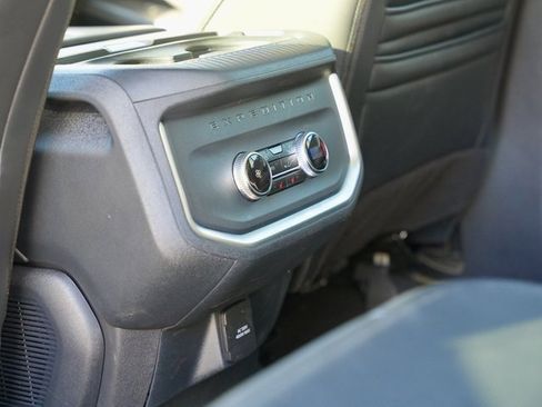 Used 2025 Ford Expedition Max Platinum w/ Driver's Package image 12