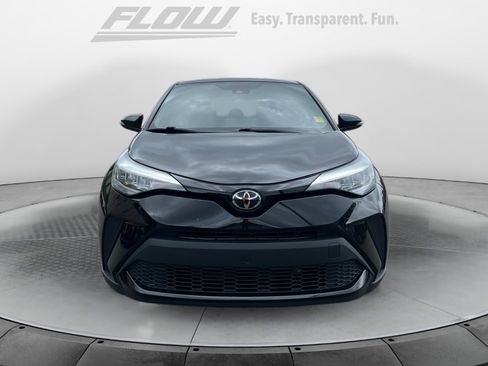 Used 2022 Toyota C-HR XLE FWD image 3