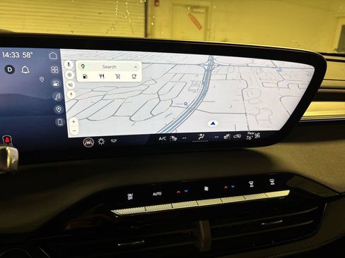 Used 2025 Buick Enclave Preferred image 38