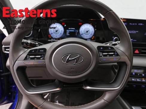 Used 2022 Hyundai Elantra SEL w/ Convenience + Premium Package FWD image 10