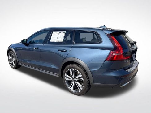 Used 2023 Volvo V60 B5 Cross Country Plus w/ Climate Package AWD/4WD image 5