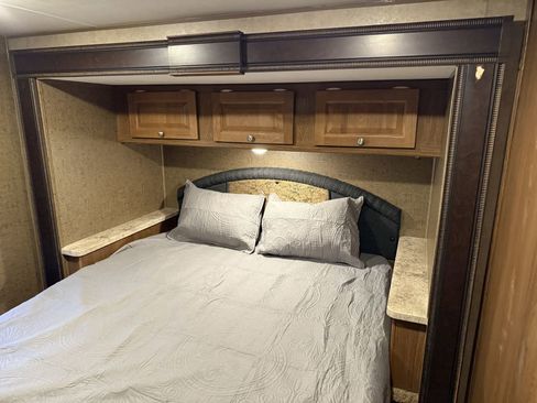 Used 2016 Ford E-450 and Econoline 450 Super Duty w/ Motorhome Prep Package image 70