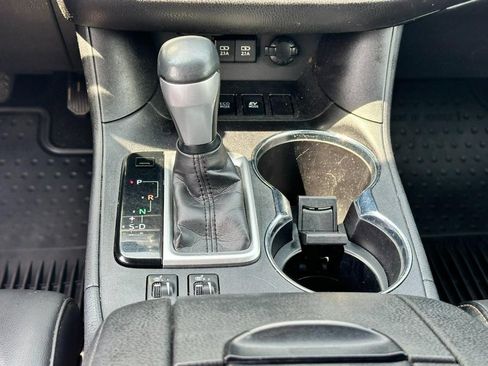 Used 2019 Toyota Highlander XLE AWD/4WD image 17