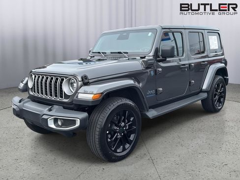 Used 2025 Jeep Wrangler Sahara image 1