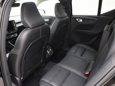 Used 2025 Volvo XC40 B5 Core AWD/4WD image 10