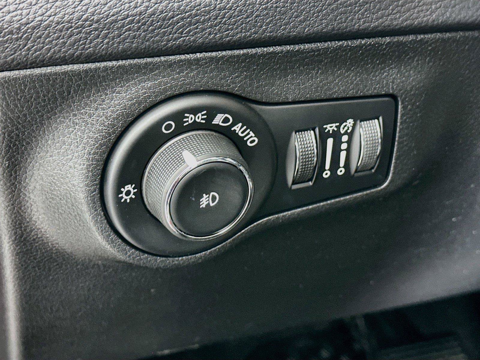 Used 2019 Jeep Compass Latitude w/ Cold Weather Group AWD/4WD image 14