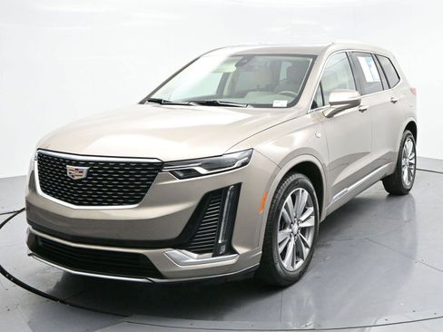 Used 2022 Cadillac XT6 Premium Luxury image 3