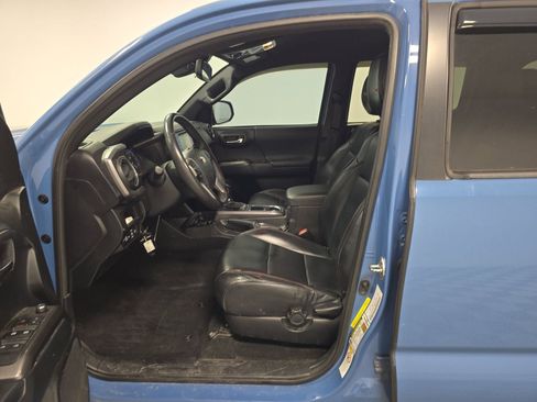 Used 2018 Toyota Tacoma TRD Pro AWD/4WD image 6